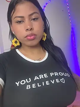 Snapshot of Michluxe_69 chatting on 16, 12, 2025 Michluxe 69 online show from 16, 12, 2025