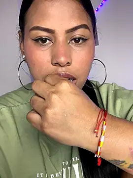 Snapshot of Michluxe_69 chatting on 18, 12, 2025 Michluxe 69 online show from 18, 12, 2025