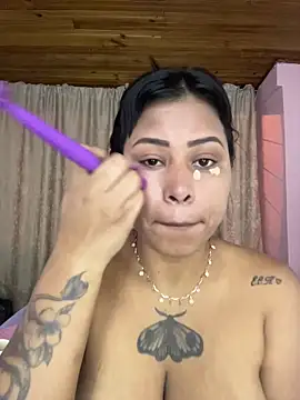 Snapshot of Michluxe_69 chatting on 4, 3, 2026 Michluxe 69 online show from 4, 3, 2026