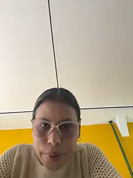 Snapshot of Michluxe_69 chatting on 22, 4, 2026 Michluxe 69 online show from 22, 4, 2026