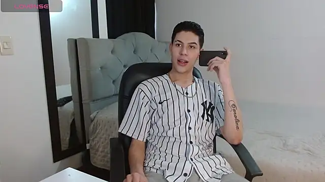 Snapshot of angeloo_666 chatting on 12, 11, 2025 angeloo 666 online show from 12, 11, 2025