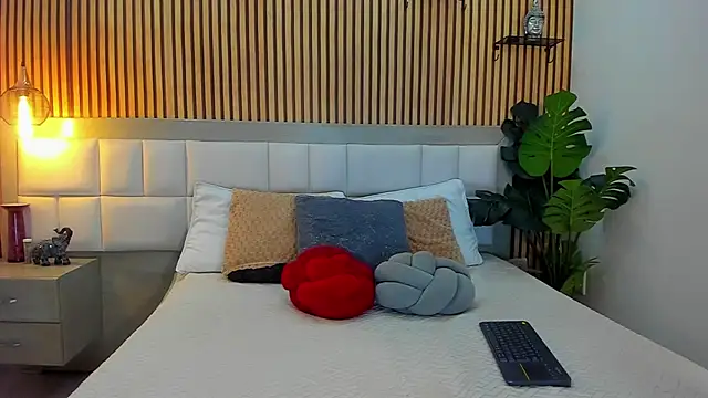 Roseaurora online show from 15, 11, 2025