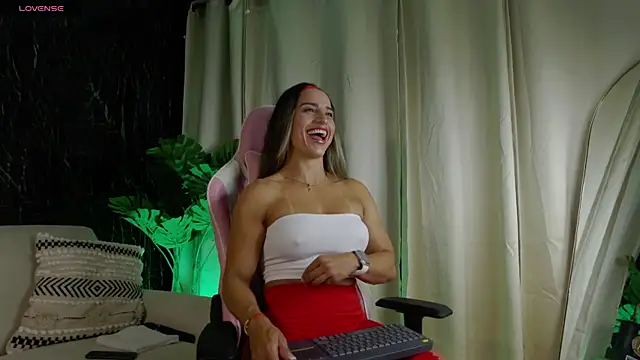 Snapshot of Emily_Foxx01 chatting on 1, 7, 2026 Emily Foxx01 online show from 1, 7, 2026