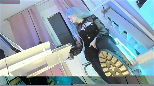 Snapshot of CruelSiren chatting on 1, 10, 2025 CruelSiren online show from 1, 10, 2025