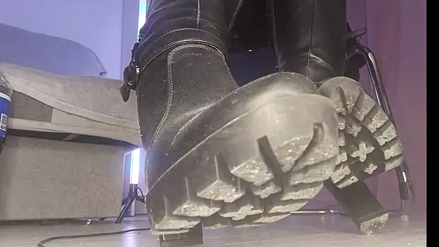 Snapshot of CruelSiren chatting on 25, 10, 2025 CruelSiren online show from 25, 10, 2025