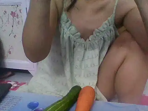 Snapshot of YukiLy chatting on 12, 10, 2025 YukiLy online show from 12, 10, 2025
