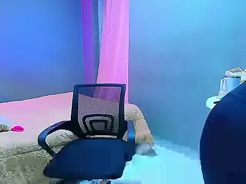 Snapshot of sophiejuicy_ chatting on 28, 9, 2025 sophiejuicy online show from 28, 9, 2025