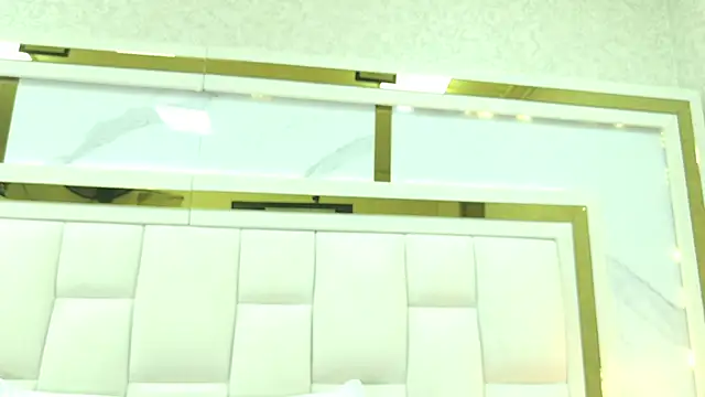 Snapshot of violet_sm chatting on 6, 11, 2025 violet sm online show from 6, 11, 2025