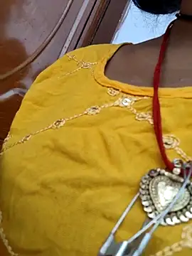 Snapshot of LUCKY_cut chatting on 5, 4, 2026 LUCKY cut online show from 5, 4, 2026