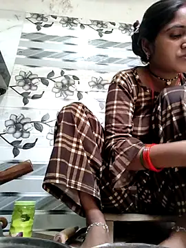 Snapshot of LUCKY_cut chatting on 6, 4, 2026 LUCKY cut online show from 6, 4, 2026