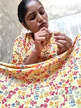 Snapshot of LUCKY_cut chatting on 10, 4, 2026 LUCKY cut online show from 10, 4, 2026