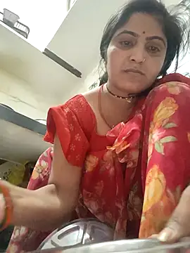 Snapshot of LUCKY_cut chatting on 11, 4, 2026 LUCKY cut online show from 11, 4, 2026