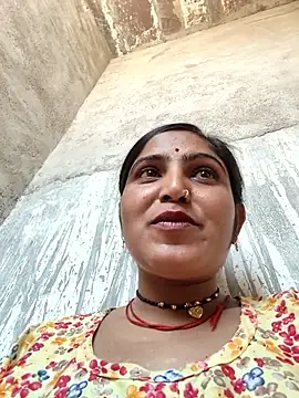 Snapshot of LUCKY_cut chatting on 13, 4, 2026 LUCKY cut online show from 13, 4, 2026