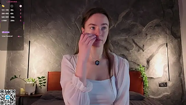 Snapshot of VincenzaGarigliano chatting on 25, 11, 2025 VincenzaGarigliano online show from 25, 11, 2025