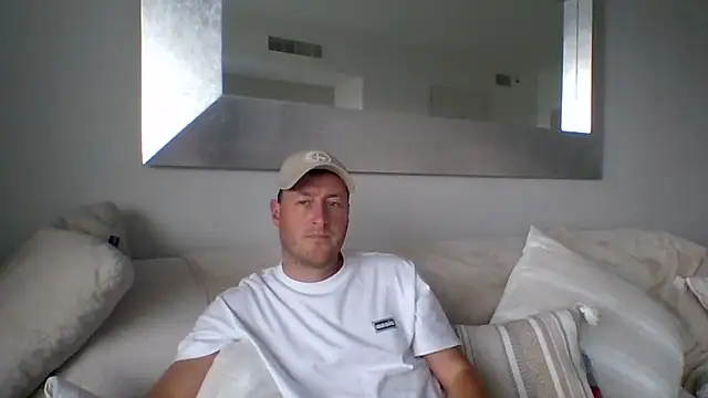 Snapshot of Londonlad818 chatting on 10, 4, 2026 Londonlad818 online show from 10, 4, 2026