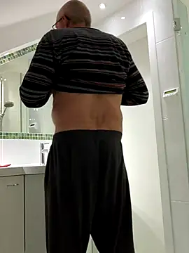 Snapshot of Oldmenhot66 chatting on 9, 4, 2026 Oldmenhot66 online show from 9, 4, 2026