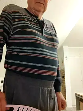 Snapshot of Oldmenhot66 chatting on 19, 4, 2026 Oldmenhot66 online show from 19, 4, 2026