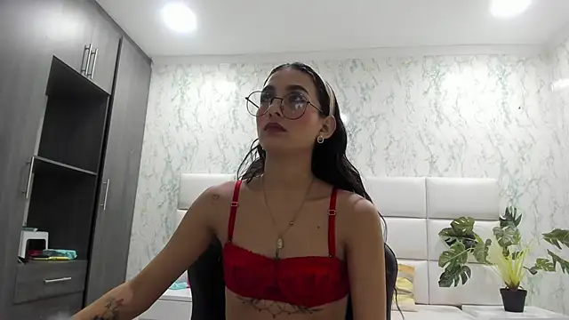 Snapshot of ValerySkinnyy chatting on 20, 10, 2025 ValerySkinnyy online show from 20, 10, 2025