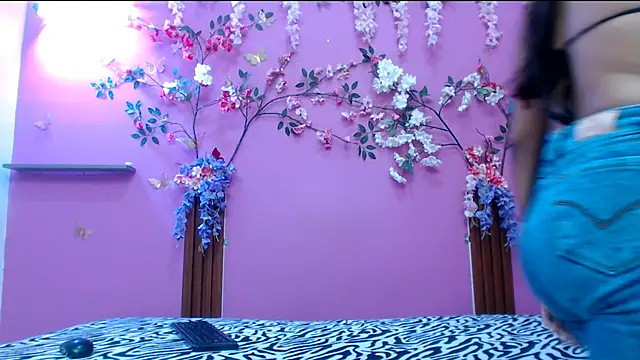 Snapshot of skinnysofia18 chatting on 8, 4, 2026 skinnysofia18 online show from 8, 4, 2026