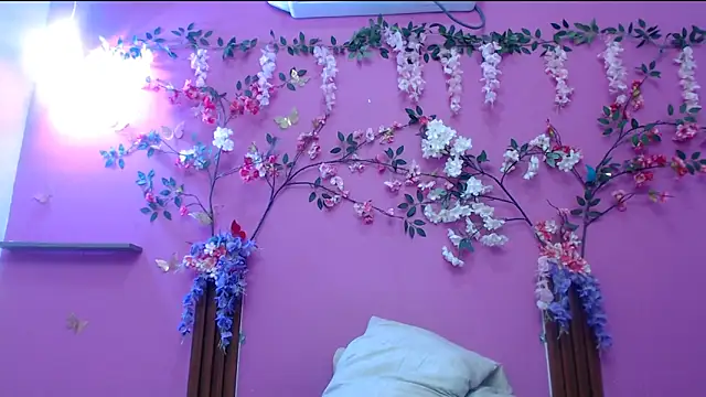 Snapshot of skinnysofia18 chatting on 18, 4, 2026 skinnysofia18 online show from 18, 4, 2026