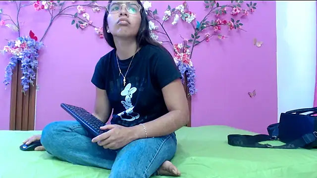 Snapshot of skinnysofia18 chatting on 23, 4, 2026 skinnysofia18 online show from 23, 4, 2026