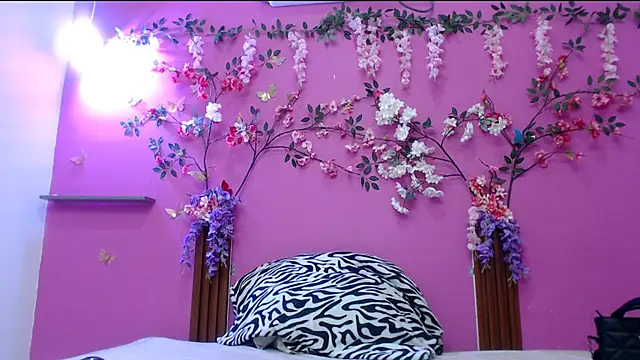 Snapshot of skinnysofia18 chatting on 30, 4, 2026 skinnysofia18 online show from 30, 4, 2026