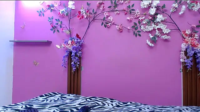 Snapshot of skinnysofia18 chatting on 2, 5, 2026 skinnysofia18 online show from 2, 5, 2026