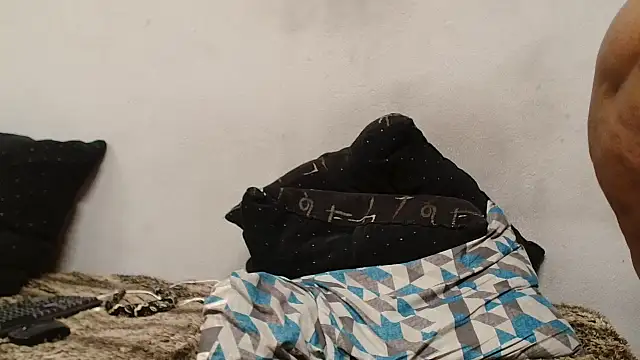 Snapshot of ROYALASS25 chatting on 18, 2, 2025 ROYALASS25 online show from 18, 2, 2025