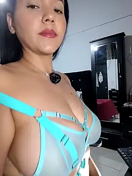 karly hot  online show from 11, 3, 2026