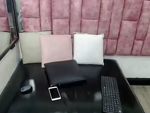 Snapshot of Penelopee_Rouse chatting on 27, 10, 2025 Penelopee Rouse online show from 27, 10, 2025