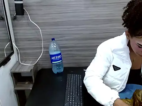 Snapshot of Penelopee_Rouse chatting on 1, 12, 2025 Penelopee Rouse online show from 1, 12, 2025