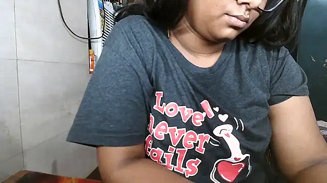 Snapshot of DearKimmi chatting on 8, 5, 2026 DearKimmi online show from 8, 5, 2026
