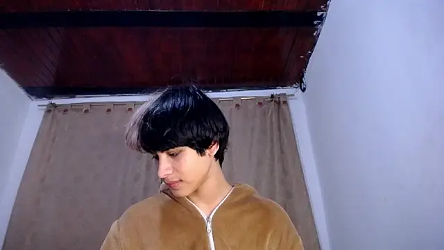 Snapshot of DaraKat18 chatting on 7, 4, 2026 DaraKat18 online show from 7, 4, 2026