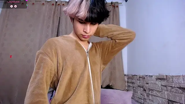 Snapshot of DaraKat18 chatting on 9, 4, 2026 DaraKat18 online show from 9, 4, 2026