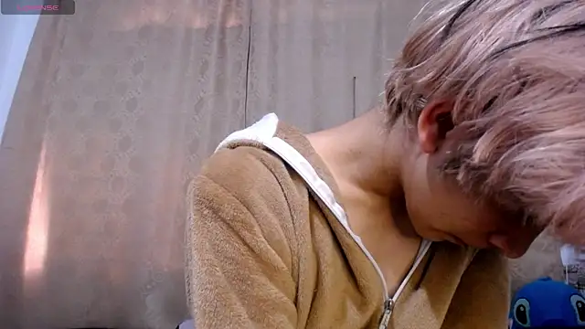 Snapshot of DaraKat18 chatting on 14, 4, 2026 DaraKat18 online show from 14, 4, 2026