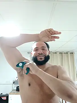 Snapshot of tripping385 chatting on 4, 4, 2026 tripping385 online show from 4, 4, 2026