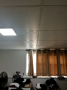 Snapshot of tripping385 chatting on 20, 4, 2026 tripping385 online show from 20, 4, 2026