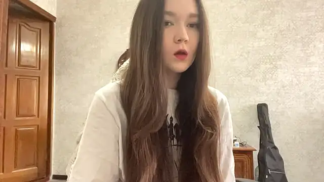 Snapshot of Pikmigirl18 chatting on 7, 10, 2025 Pikmigirl18 online show from 7, 10, 2025