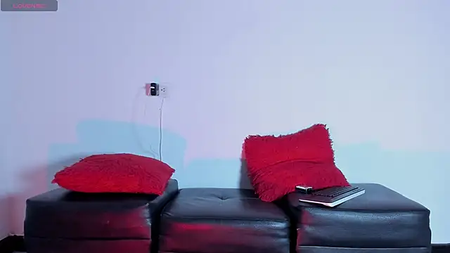 Dark chanel online show from 21, 11, 2025