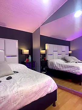 Samantha Milf   online show from 7, 10, 2025