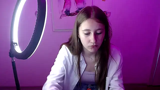 Snapshot of Milka_kamila chatting on 13, 9, 2025 Milka kamila online show from 13, 9, 2025