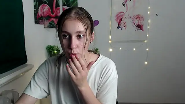 Snapshot of Milka_kamila chatting on 9, 10, 2025 Milka kamila online show from 9, 10, 2025