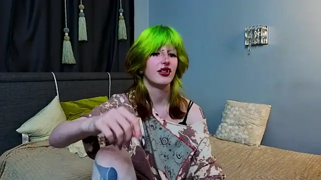 Snapshot of KandraCruser chatting on 12, 10, 2025 KandraCruser online show from 12, 10, 2025