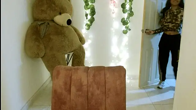 EIVIY1609 online show from 3, 10, 2025