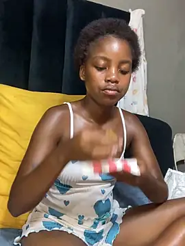 Littlebunny33 online show from 4, 4, 2026