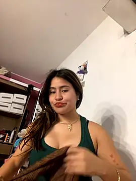 Snapshot of leil_6680 chatting on 4, 10, 2025 leil 6680 online show from 4, 10, 2025