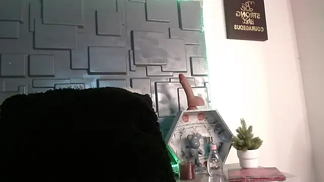 Trinity Knox online show from 30, 9, 2025