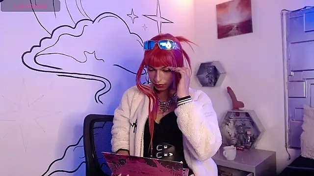 Trinity Knox online show from 25, 10, 2025