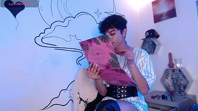 Trinity Knox online show from 11, 11, 2025