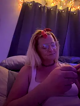 Snapshot of Goldenndoll chatting on 27, 9, 2025 Goldenndoll online show from 27, 9, 2025